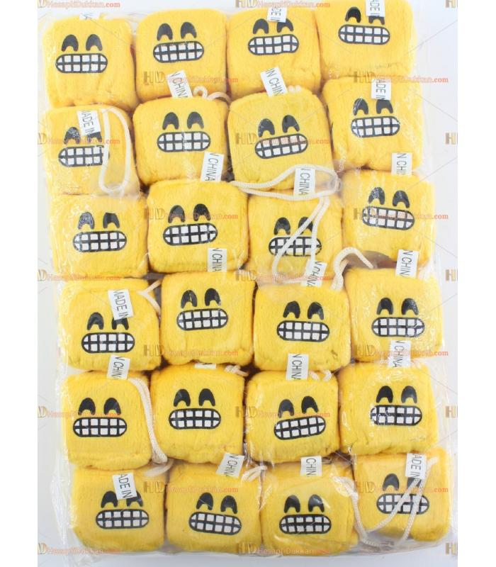 Toptan emoji vantuzlu cama asılan araba süsü peluş zar