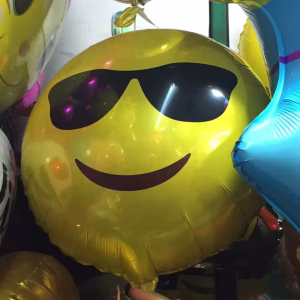 2023 Toptan Küçük folyo uçan balon Gözlük Emoji