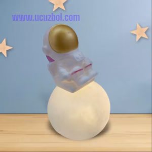 Gece Lambası Oturan Astronot