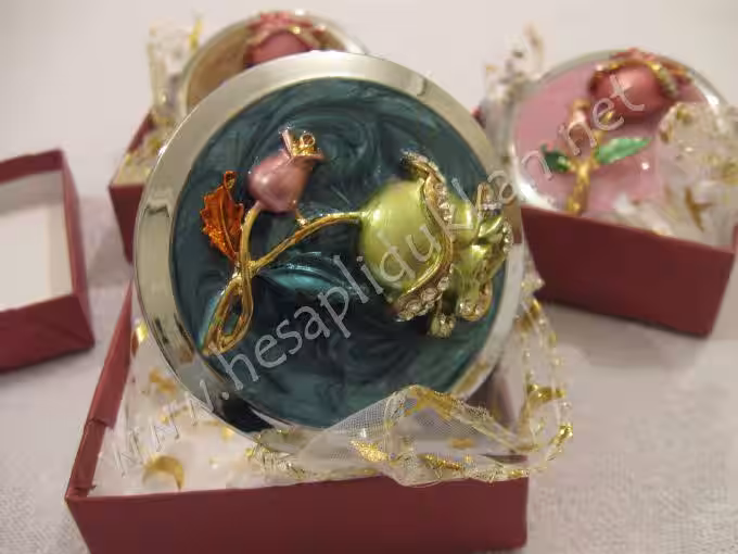 Gül kabartmalı parlak kesme taşlı makyaj aynası R21
