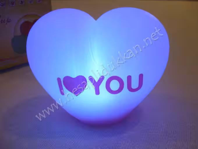 i love you yazılı kalp şeklinde renk değiştiren gece lambası P98