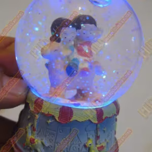 Işıklı noel baba figürlü yılbaşı hediyesi sulu fanus R284