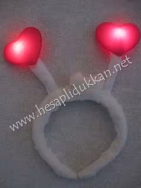 Kalpli ışıklı peluş taç P709
