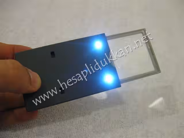 kredi kartı inceliğinde büyüteçli okuma lambası P729