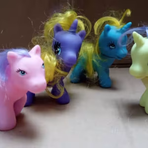 Mini pony renkli at oyuncak