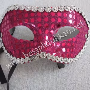 Pembe pullu metal nakışlı maske P855