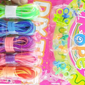 Plastik renkli örgü ipi boncuklu
