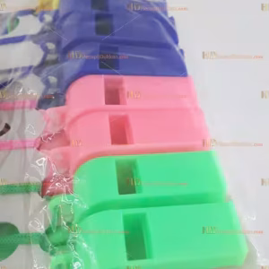 Renkli plastik ipli düdük fırsat ürünü SM7070